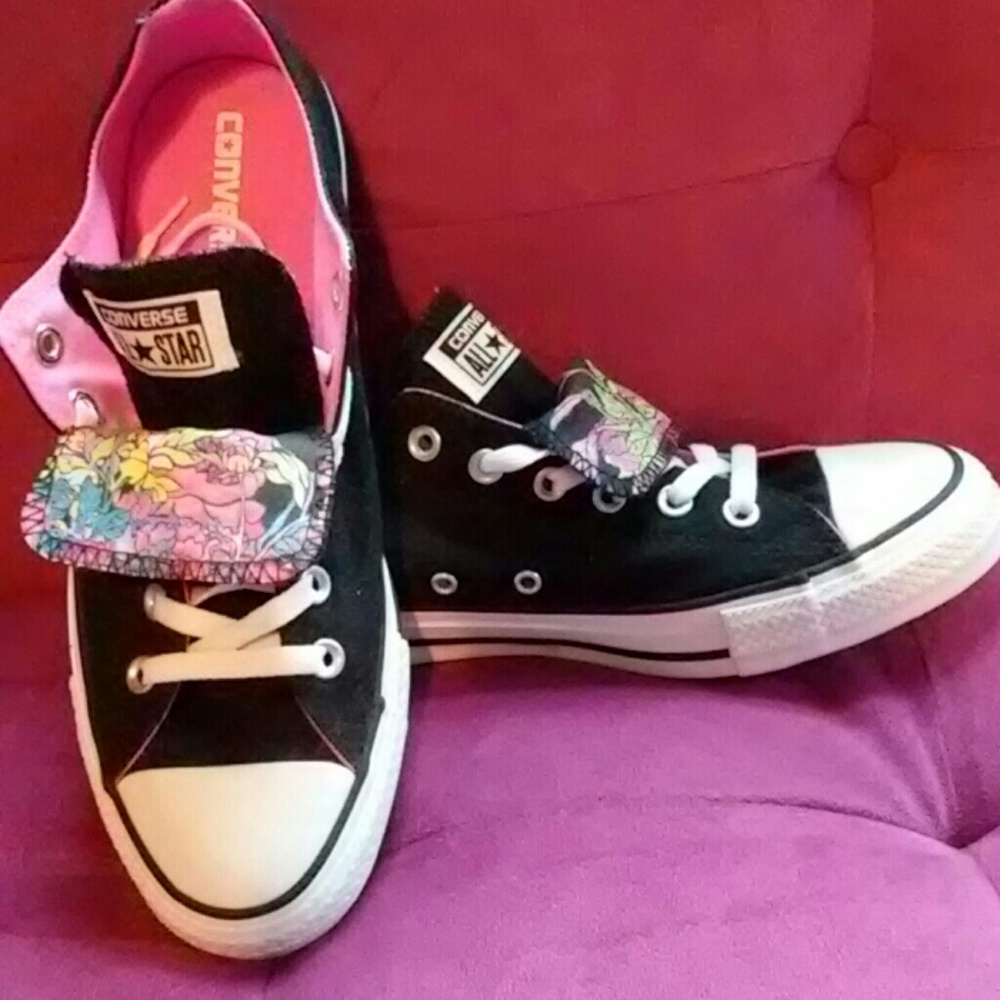 **CONVERSE ALL-STAR** ADORABLE FLIP TONGUE FLORAL!